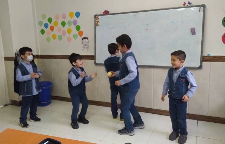 مسابقه روخوانی با هدف تقویت دقت و تمرکز / زنگ فارسی 4