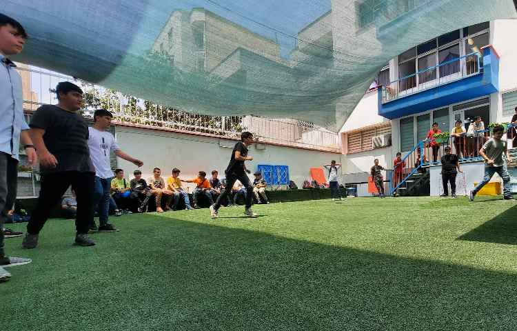 مسابقه فوتبال درون مدرسه ای 2