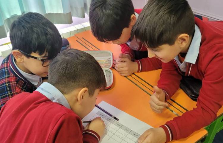 مسابقه گروهی با هدف گسترش واژگان 4