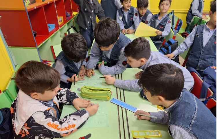 مسابقه گروهی مرور آموخته های درس های فارسی و ریاضی 3