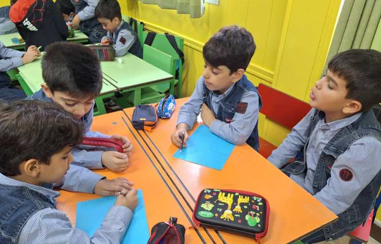 مسابقه گروهی مرور آموخته های درس های فارسی و ریاضی 4