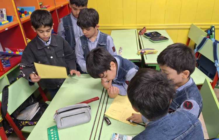 مسابقه گروهی مرور آموخته های درس های فارسی و ریاضی