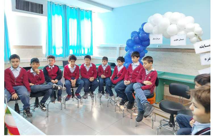 مسابقه ی مشاعره ی درون مدرسه ای 3