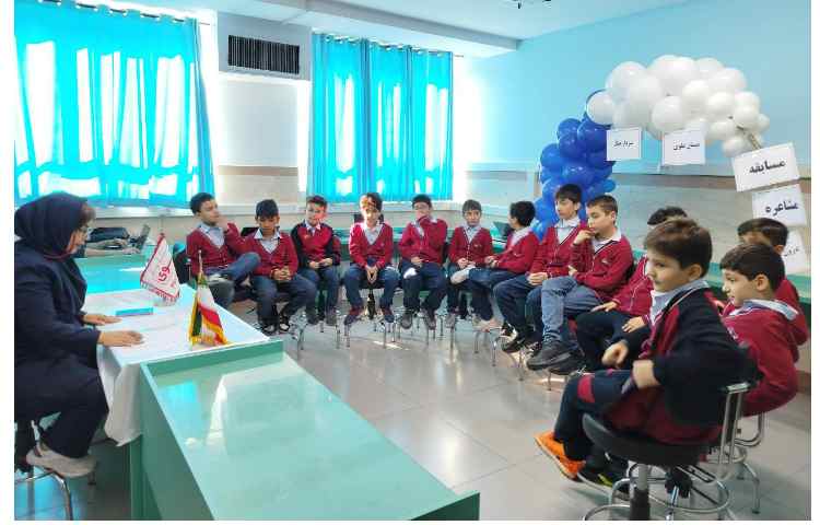 مسابقه ی مشاعره ی درون مدرسه ای 4