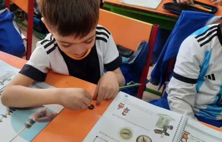 مشاهده آهن ربا، زنگ علوم 2