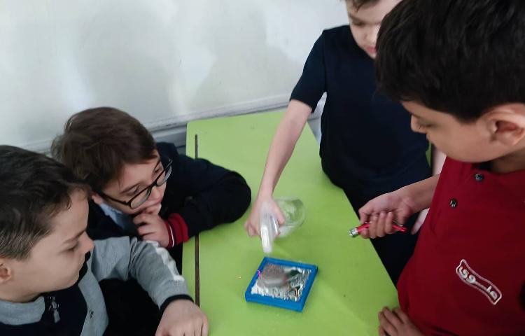 مشاهده پدیده بازتابش 1