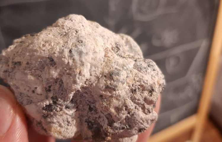 مشاهده‌ی سنگ‌ها