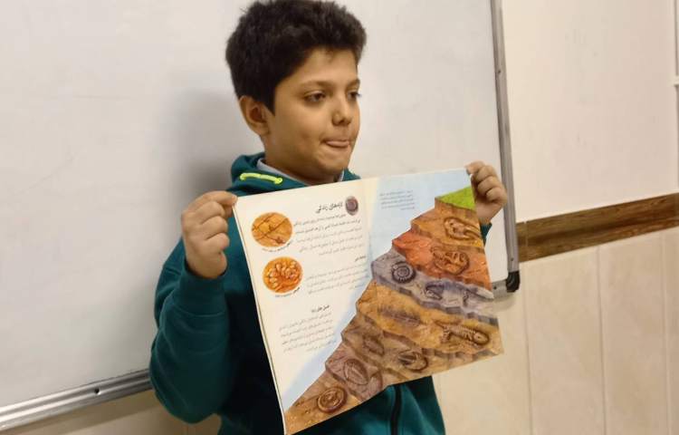 مشاهده‌ی فسیل و کسب اطلاعات از کتاب 4