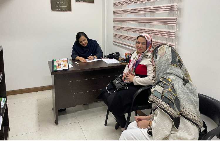 مشاوره فردی دانش آموزان با مسئولین پایه-روانشناس-سوپروایزر زبان 1