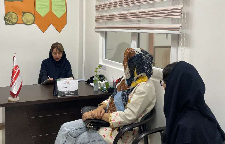 مشاوره فردی دانش آموزان با مسئولین پایه-روانشناس-سوپروایزر زبان 2