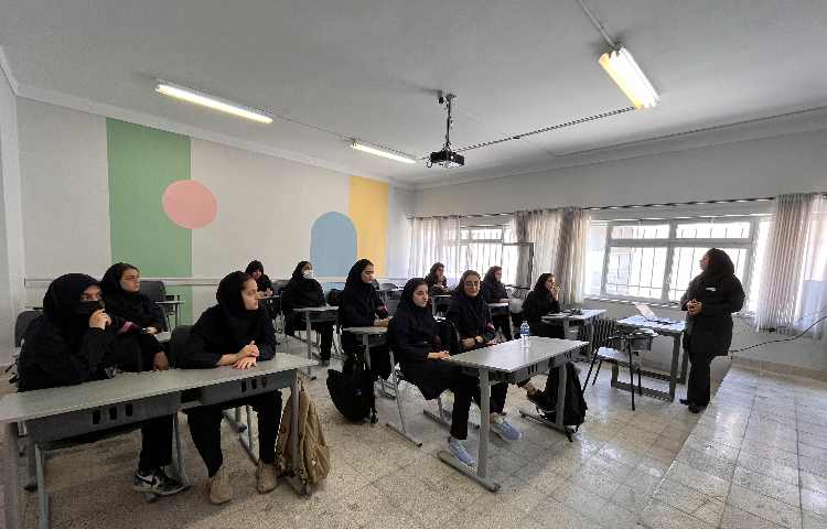 مشاوره گروهی دانش آموزان پایه دوازدهم