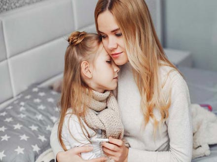 به کودکان کمک کنید در مورد ترس‌های خود صحبت کند؛