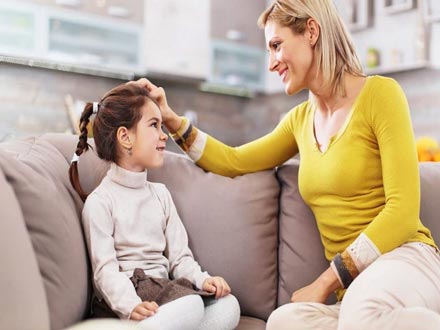 به طور منظم با کودک در ارتباط باشید؛