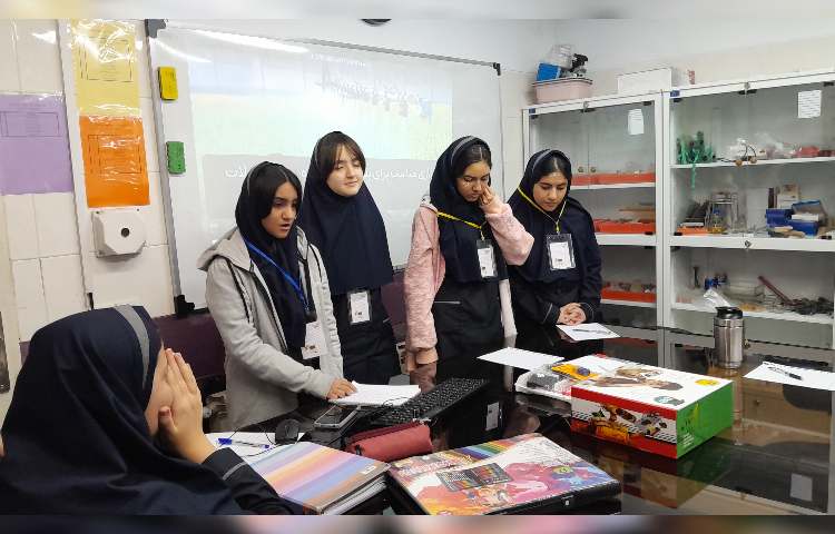 مصاحبه دانش آموز خبرنگار با شرکت کنندگان در رویدادها و کلاس های هفته ملی علوم 3