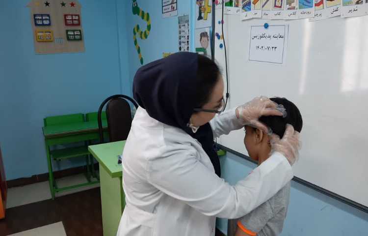 معاینه مو دانش آموزان( جهت تشخیص پدیکلوزیس) 1
