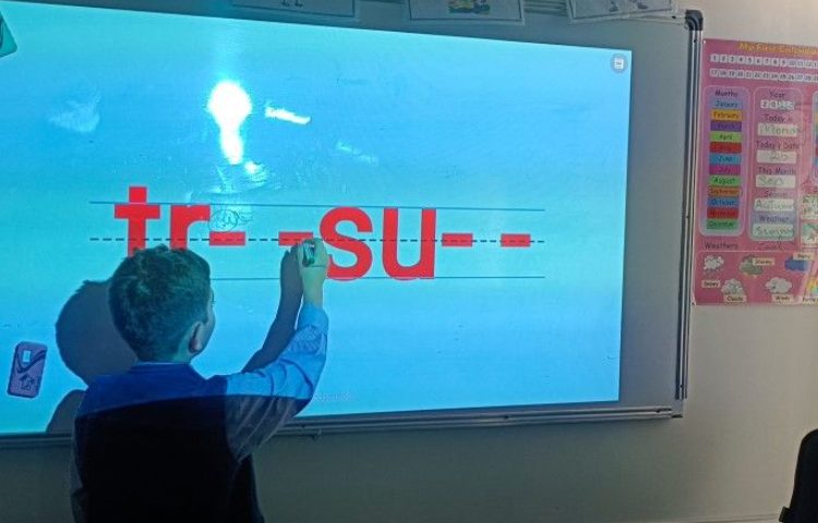 معرفی شخصیت های کتاب 2