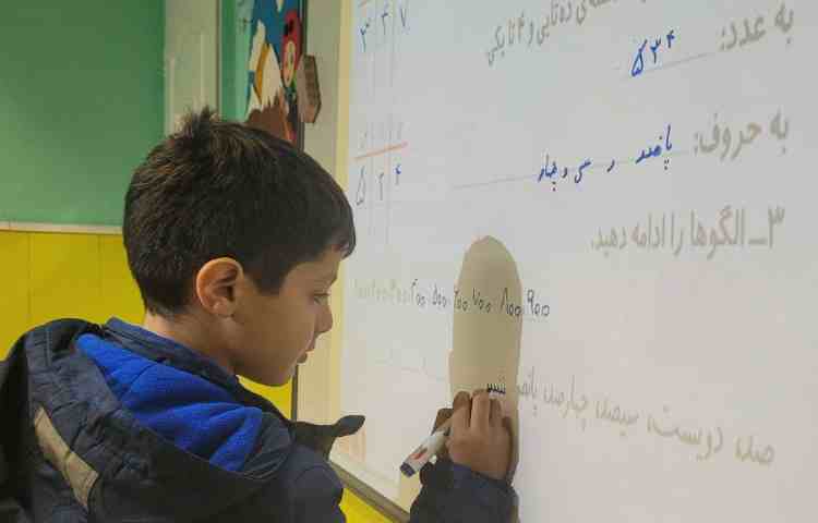 معرفی عدد های سه رقمی به کمک سکه ها و چرتکه 2