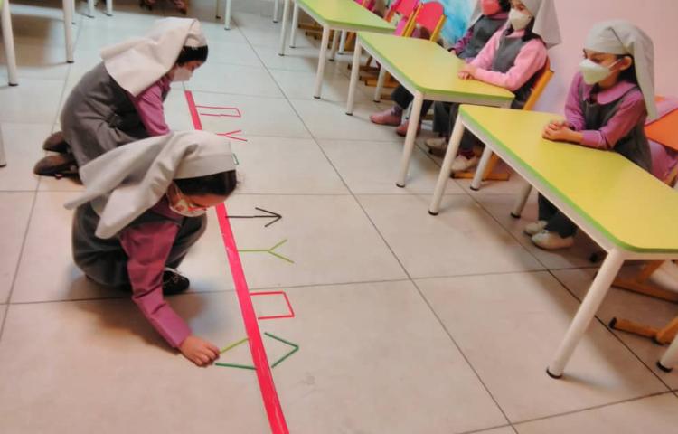 مفاهیم ریاضی:ساخت قسمت دوم اشکال با هدف آشنایی با مفهوم تقارن