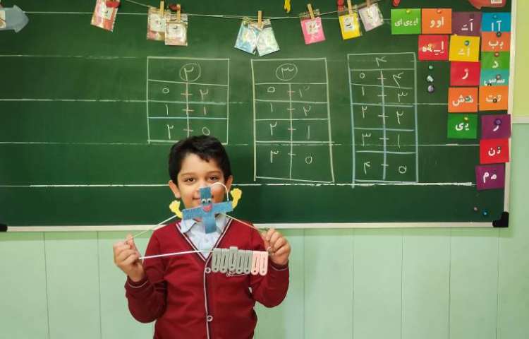 مفهوم سازی جمع های متفاوت اعداد با چوب لباسی و گیره 2