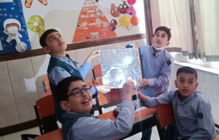 مقایسه بازتابش از سطح آینه و فویل چروک 1