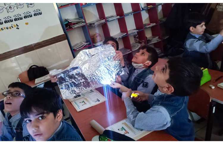 مقایسه بازتابش از سطح آینه و فویل چروک 2