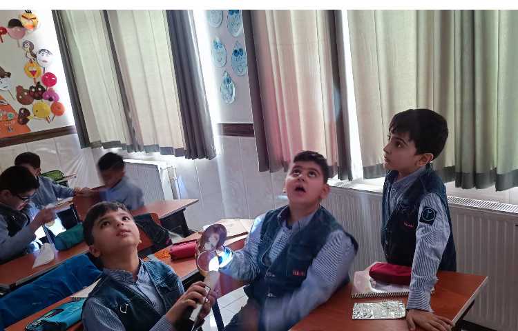 مقایسه بازتابش از سطح آینه و فویل چروک 3