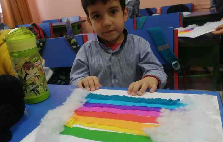 ملاژ با کاغذکشی و الیاف به صورت رنگین کمان 1