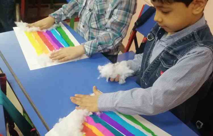 ملاژ با کاغذکشی و الیاف به صورت رنگین کمان 2