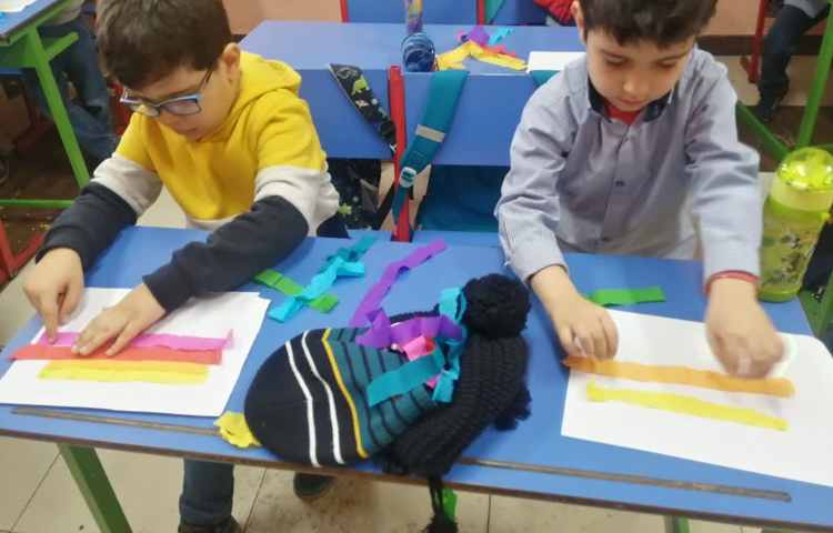 ملاژ با کاغذکشی و الیاف به صورت رنگین کمان 3