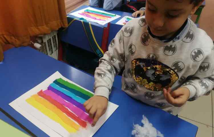 ملاژ با کاغذکشی و الیاف به صورت رنگین کمان 5