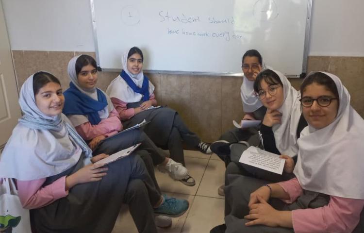 مناظره دانش آموزان به زبان انگلیسی 1