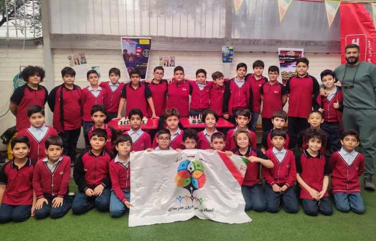 منتخبین شرکت کننده در مسابقات لیگ شطرنج المپیادورزشی درون دبستان