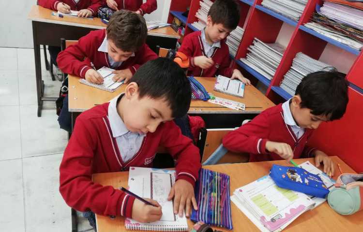 مهارت زندگی - دانش آموزان در مورد شغل مورد علاقه شان نقاشی کشیدند 1