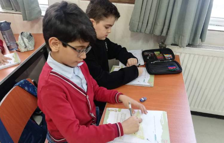 مهارت زندگی - دانش آموزان در مورد صرفه جویی در مصرف انرژی نقاشی کشیدند 2