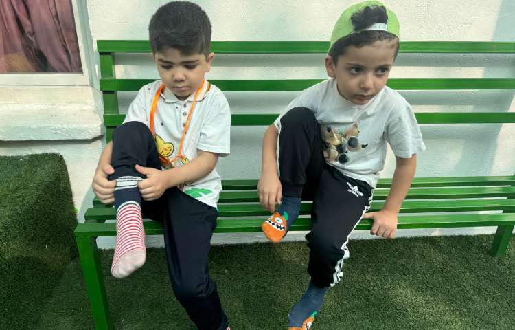 مهارت من:تمرین در پوشیدن کفش و جوراب 3