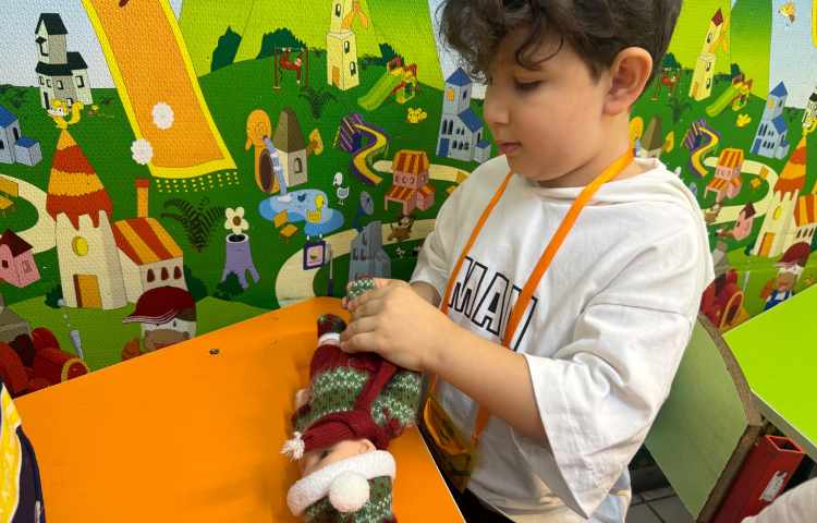 مهارت من:تمرین در پوشیدن کفش و جوراب 5