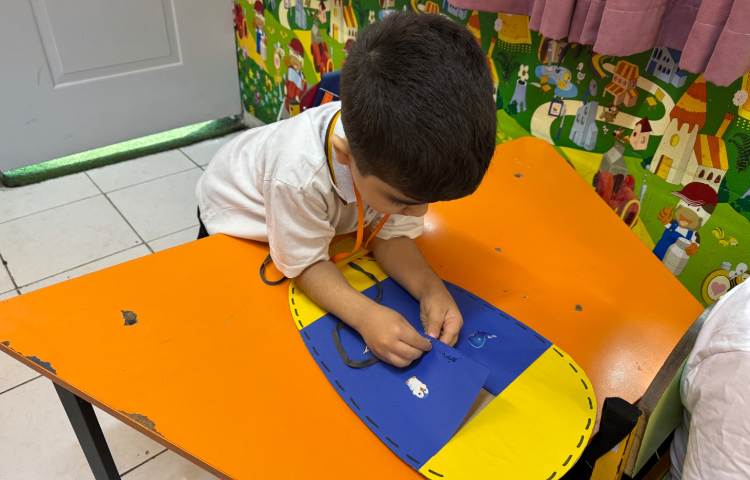 مهارت من:تمرین در پوشیدن کفش و جوراب 7