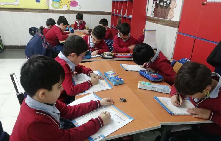 مهارت های زندگی- دانش آموزان در مورد رفتارهای دوستانه و غیردوستانه نقاشی کشیدند. 2