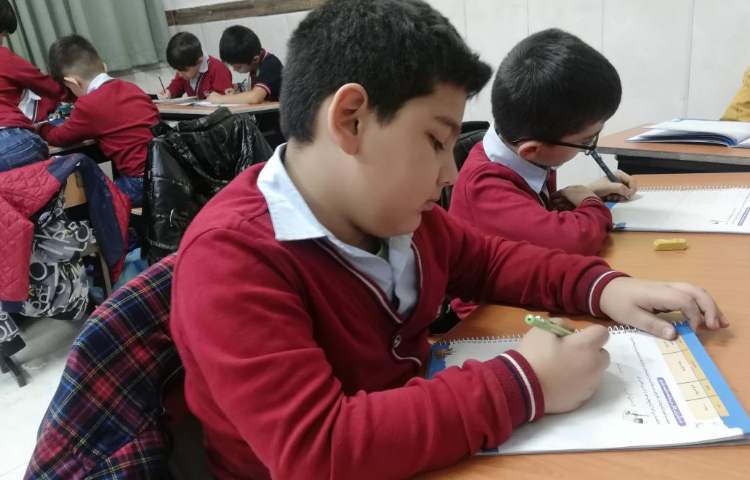 مهارت های زندگی- دانش آموزان در مورد رفتارهای دوستانه و غیردوستانه نقاشی کشیدند.