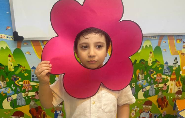 مهارت‌های من:دانش‌آموزان به عنوان گلهای باغ کلاس خودشان را معرفی کردند و با کلاس و مدرسه آشنا شدند. 4