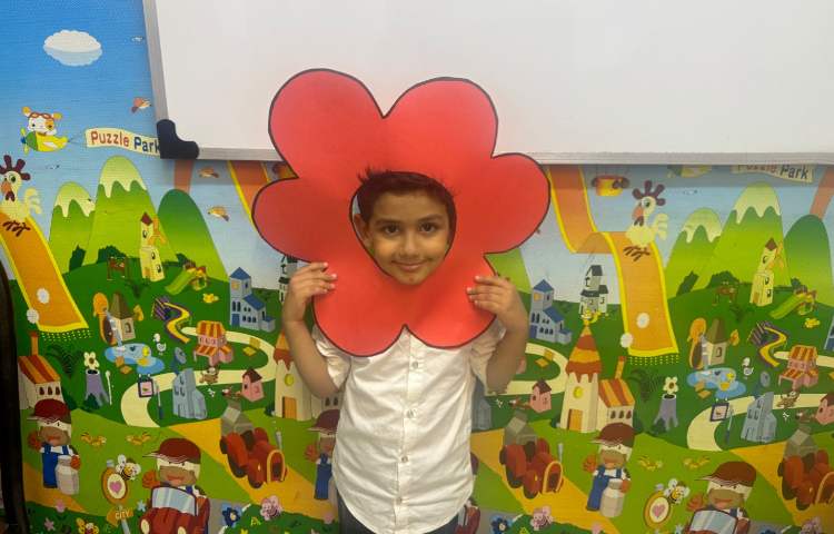 مهارت‌های من:دانش‌آموزان به عنوان گلهای باغ کلاس خودشان را معرفی کردند و با کلاس و مدرسه آشنا شدند. 5