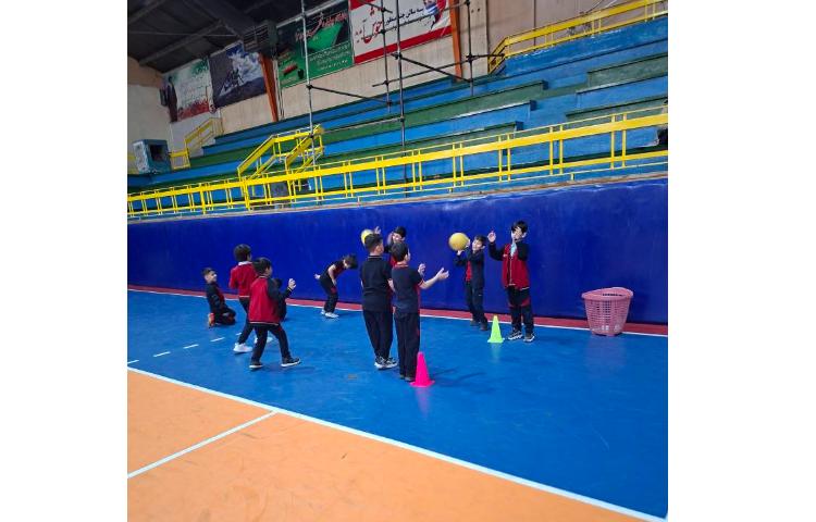 مهارت های پایه با تاکید بر پرتاب و دریافت 1