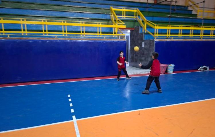 مهارت های پایه با تاکید بر پرتاب و دریافت 8