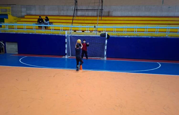 مهارت های پایه با تاکید بر پرتاب و دریافت