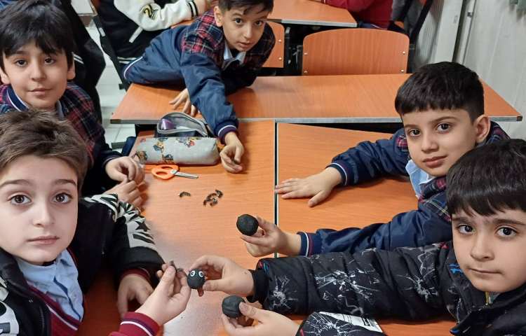 مهندسان طبیعت (مورچه ها ) صحبت و آشنایی با زندگی مورچه ها و درست کردن کاردستی مورچه 1