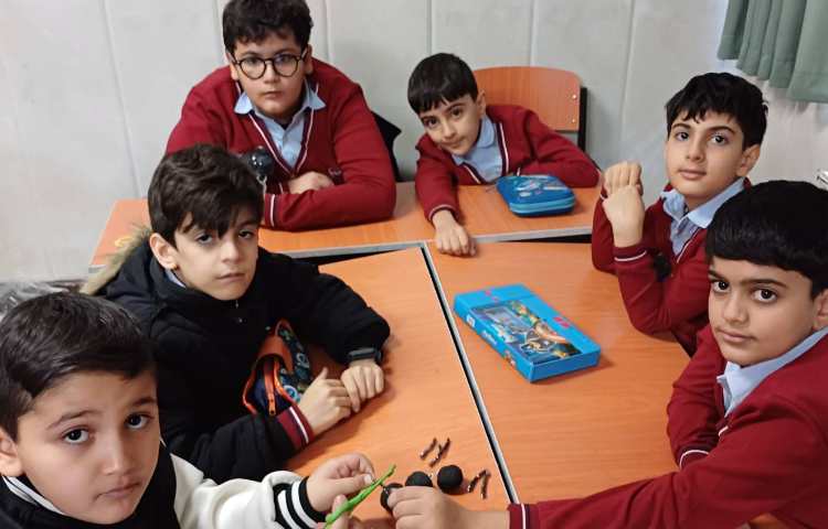 مهندسان طبیعت (مورچه ها ) صحبت و آشنایی با زندگی مورچه ها و درست کردن کاردستی مورچه 2