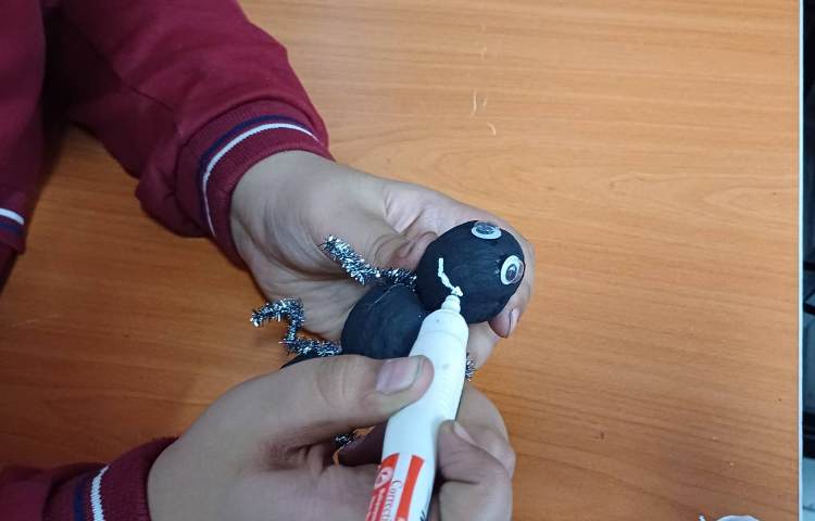 مهندسان طبیعت (مورچه ها ) صحبت و آشنایی با زندگی مورچه ها و درست کردن کاردستی مورچه 5