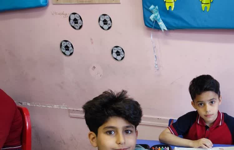 موضوع احتمال-انداختن سکه و بیرون آوردن مهره های رنگی