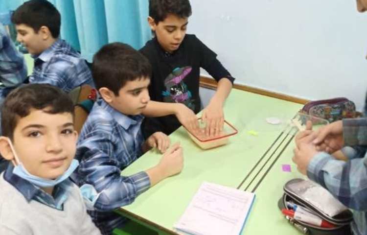 موضوع اسلایم اکلیلی و نقاشی جادویی هفته ملی علوم پایه ششم دبستان علوی 4