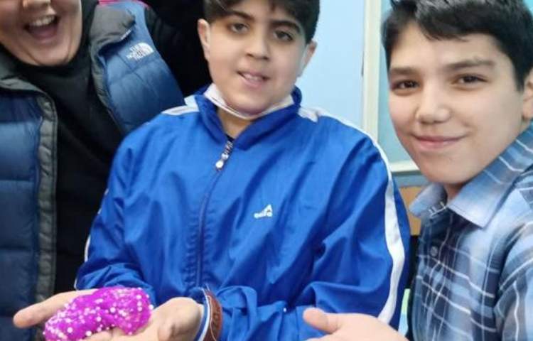 موضوع اسلایم اکلیلی و نقاشی جادویی هفته ملی علوم پایه ششم دبستان علوی 5